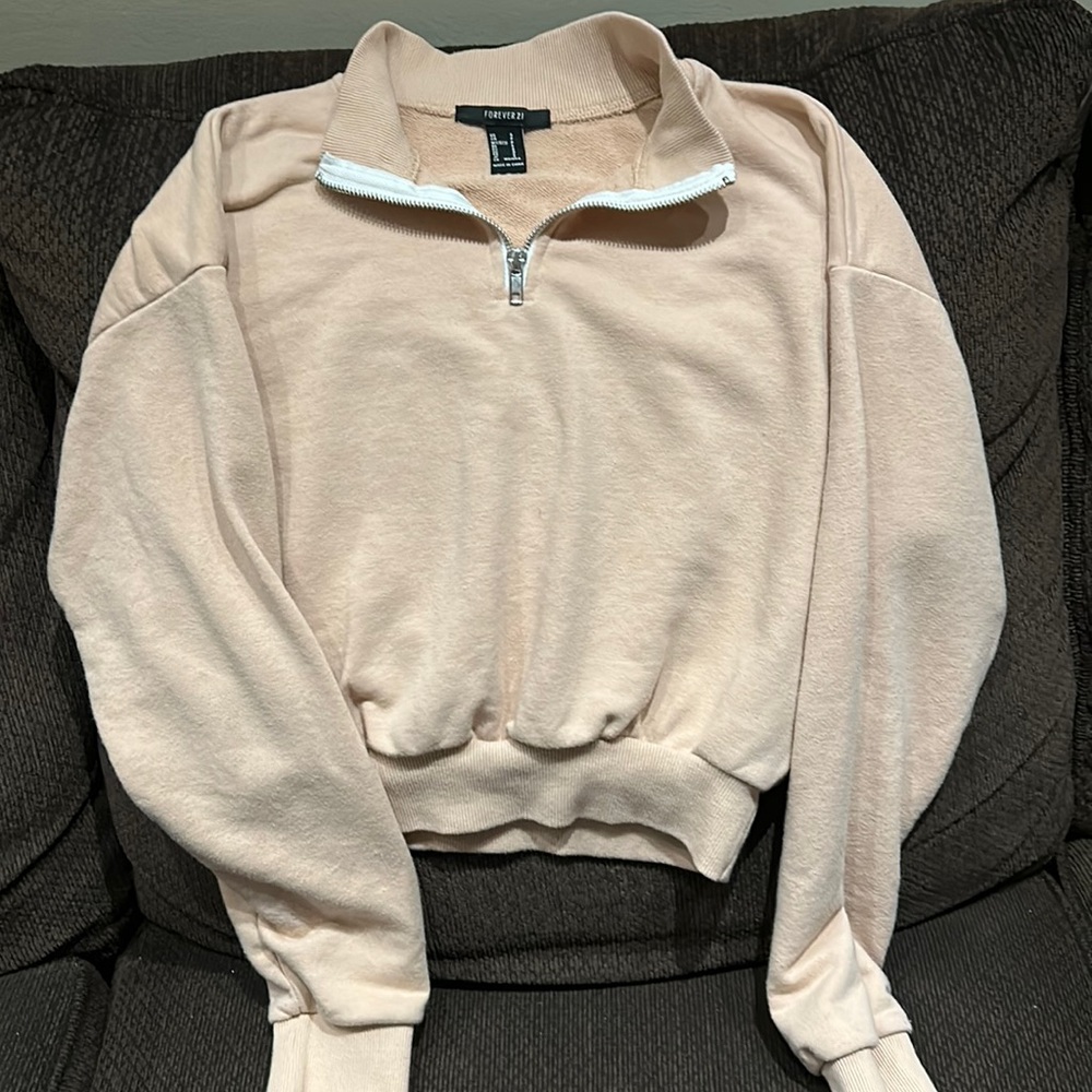 Forever 21 Size Small Women Zippered Crop Shirt in Good Condition.